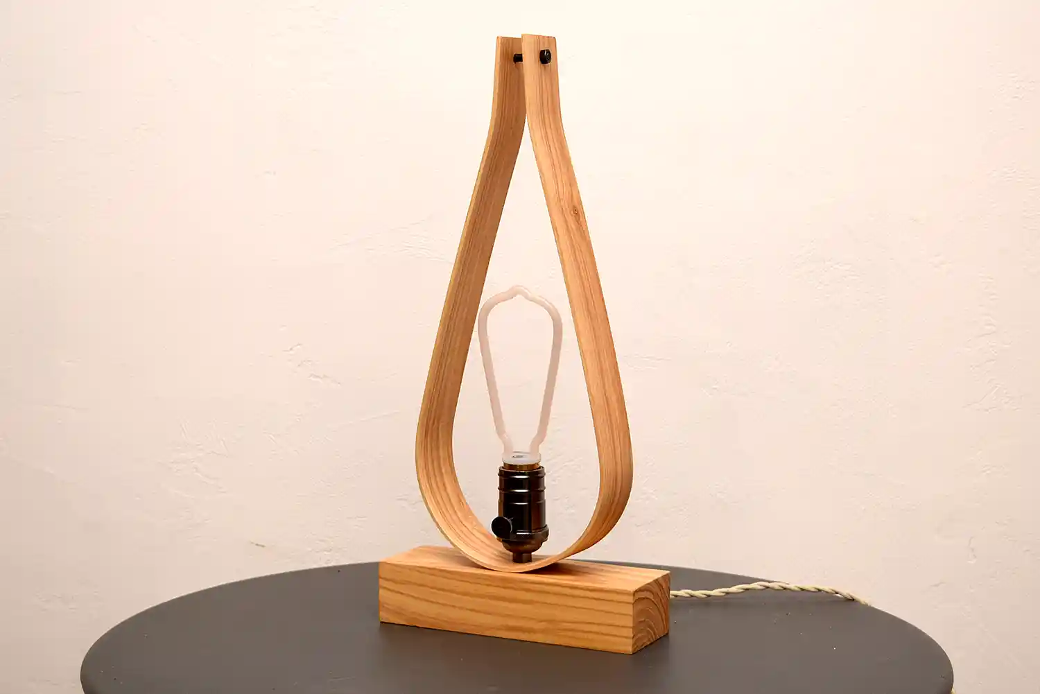 Lampe ''Goutte'' - Atelier Les Sens du bois